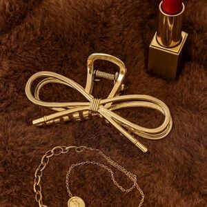 BKE Elegant Gold Hair Bow Clip